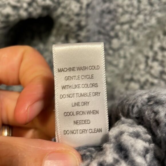 LA Hearts woman’s fuzzy grey/blueish pullover sweatshirt - Picture 10 of 11